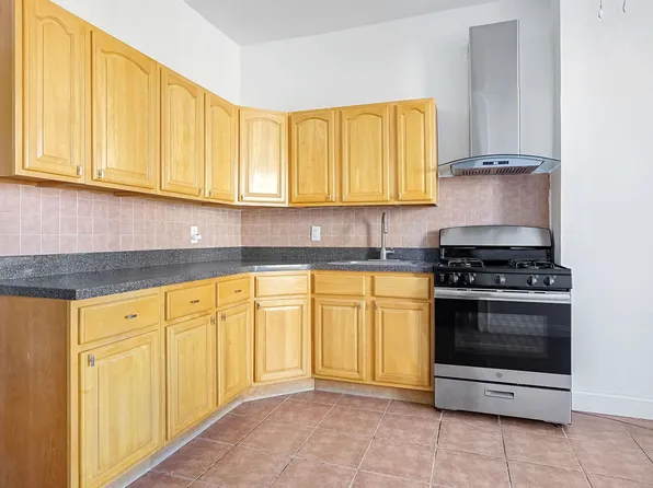 128 Oak Street image 7 of 20