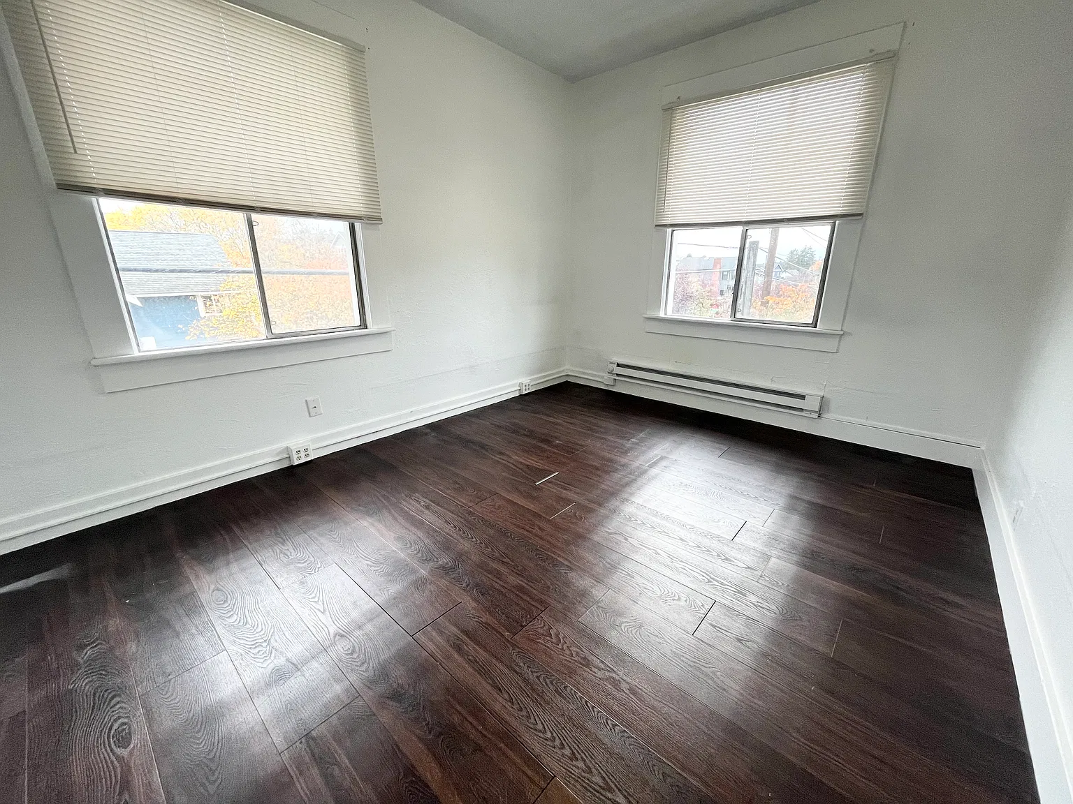 3 bed, 1100 sqft, $2,400 — Photo 2