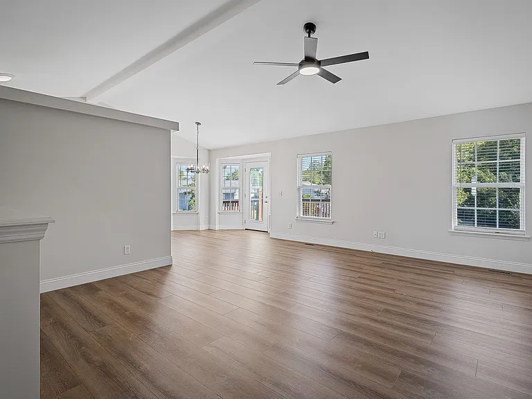175 Shadow Pointe Dr — Photo 3