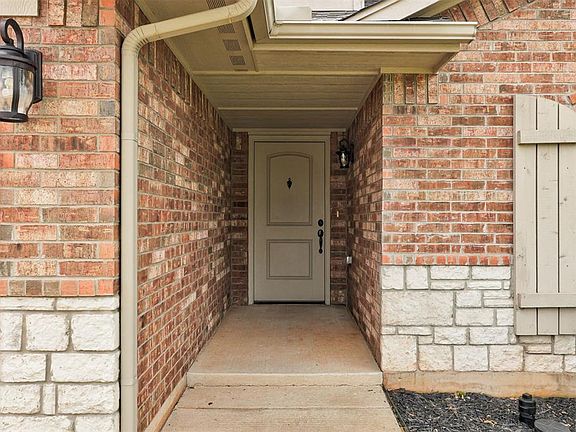 4th image of 3916 Colefax Ln