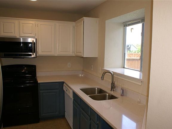 3rd image of 8620 Malibu St