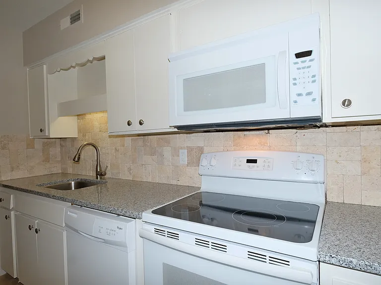 7727 Meadow Park Dr #111 — Photo 11