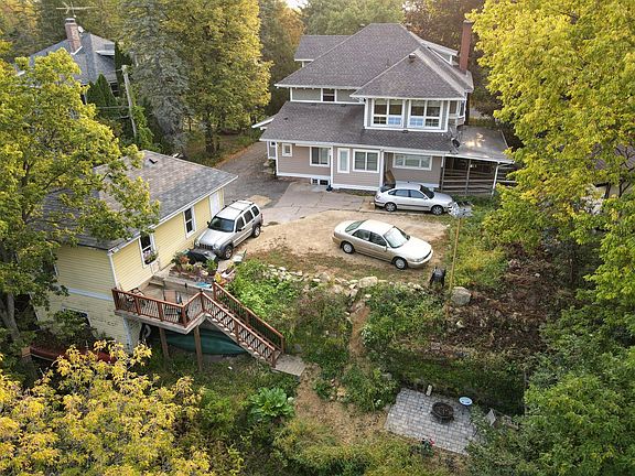 2nd image of 323 Park Cir