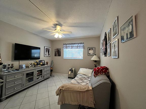 4th image of 155 Stratford E #L