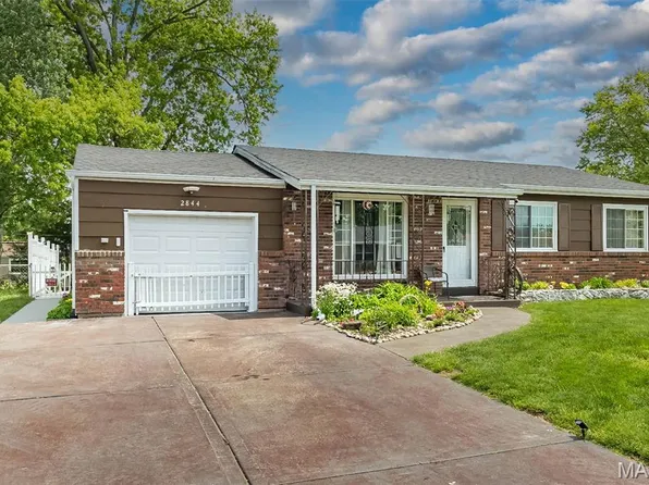 2844 Sugar Tree Ln, Maryland Heights, MO 63043