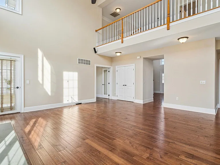178 Pratt Ln — Photo 6