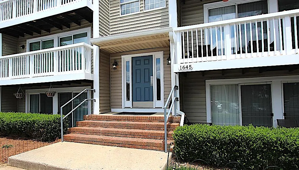 Building Photo - 1645 Arlyn Cir #A