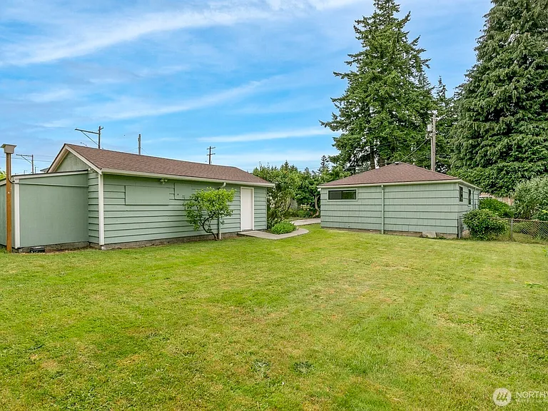 7009 Rainier Dr — Photo 8