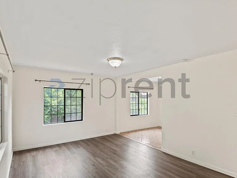 728 E 24th St #728 — Photo 4