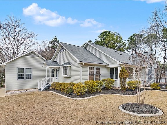 3rd image of 10 Magnolia Ct