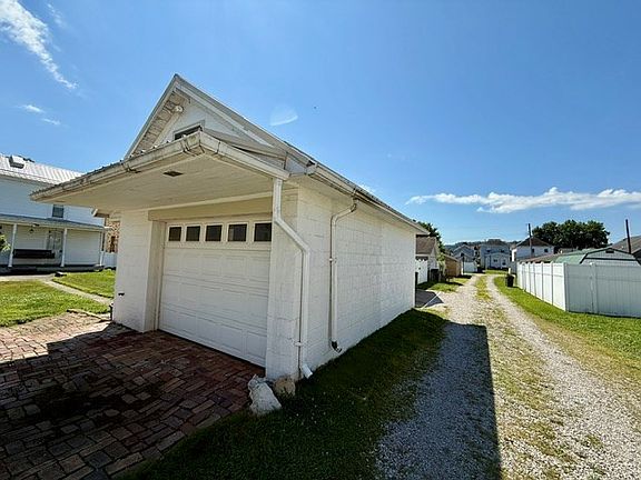 3rd image of 211 Birch Avenue