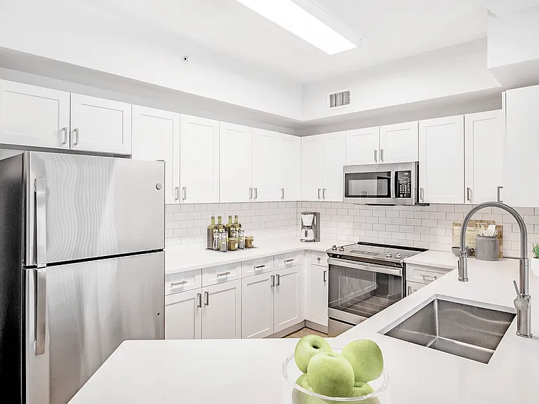 The Estates at Wellington Green Apartments — Photo 20