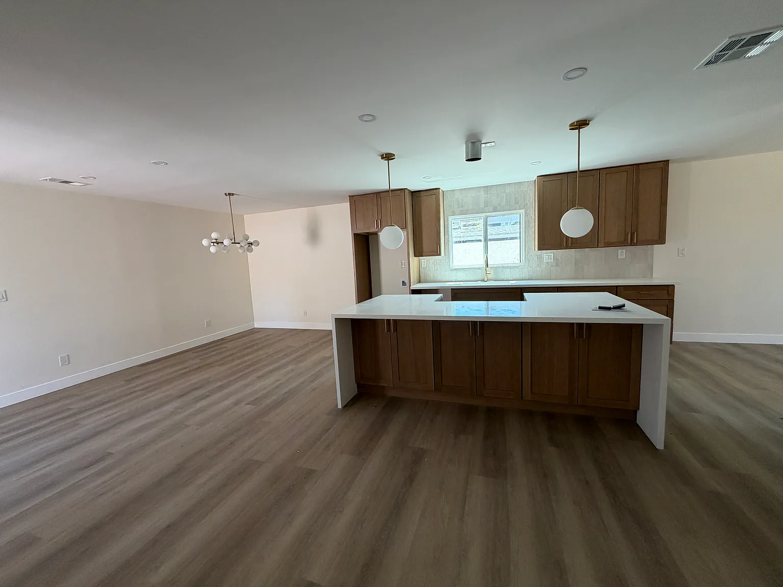 4 bed, 1900 sqft, $3,999 — Photo 4