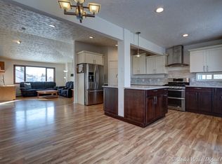 3230 Shuttle Cir, Anchorage, AK 99517