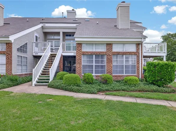 5092 Heathglen Cir, Virginia Beach, VA 23456