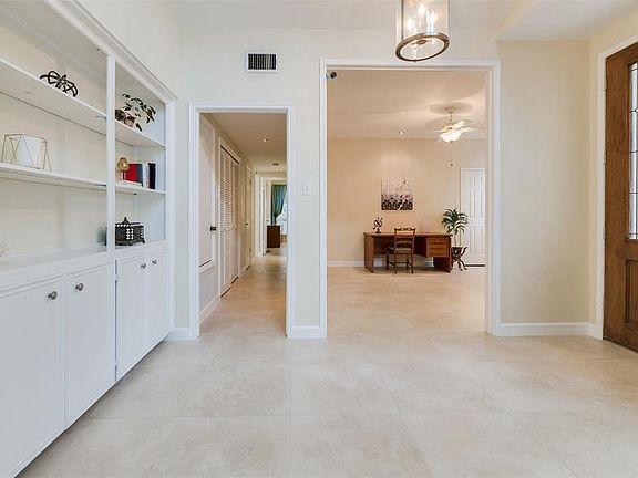 2nd image of 906 Fleetwood Place Dr
