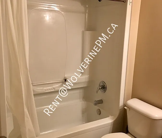 253 Lester St #302 — Photo 13