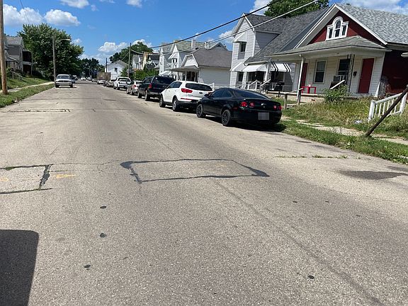 5th image of 141 S Irwin St