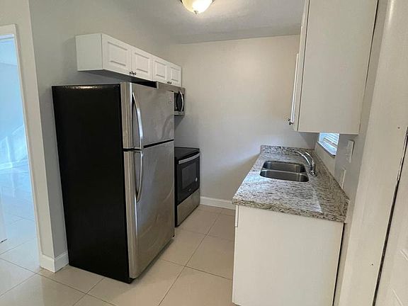 2nd image of 1531 NE 117th St #4