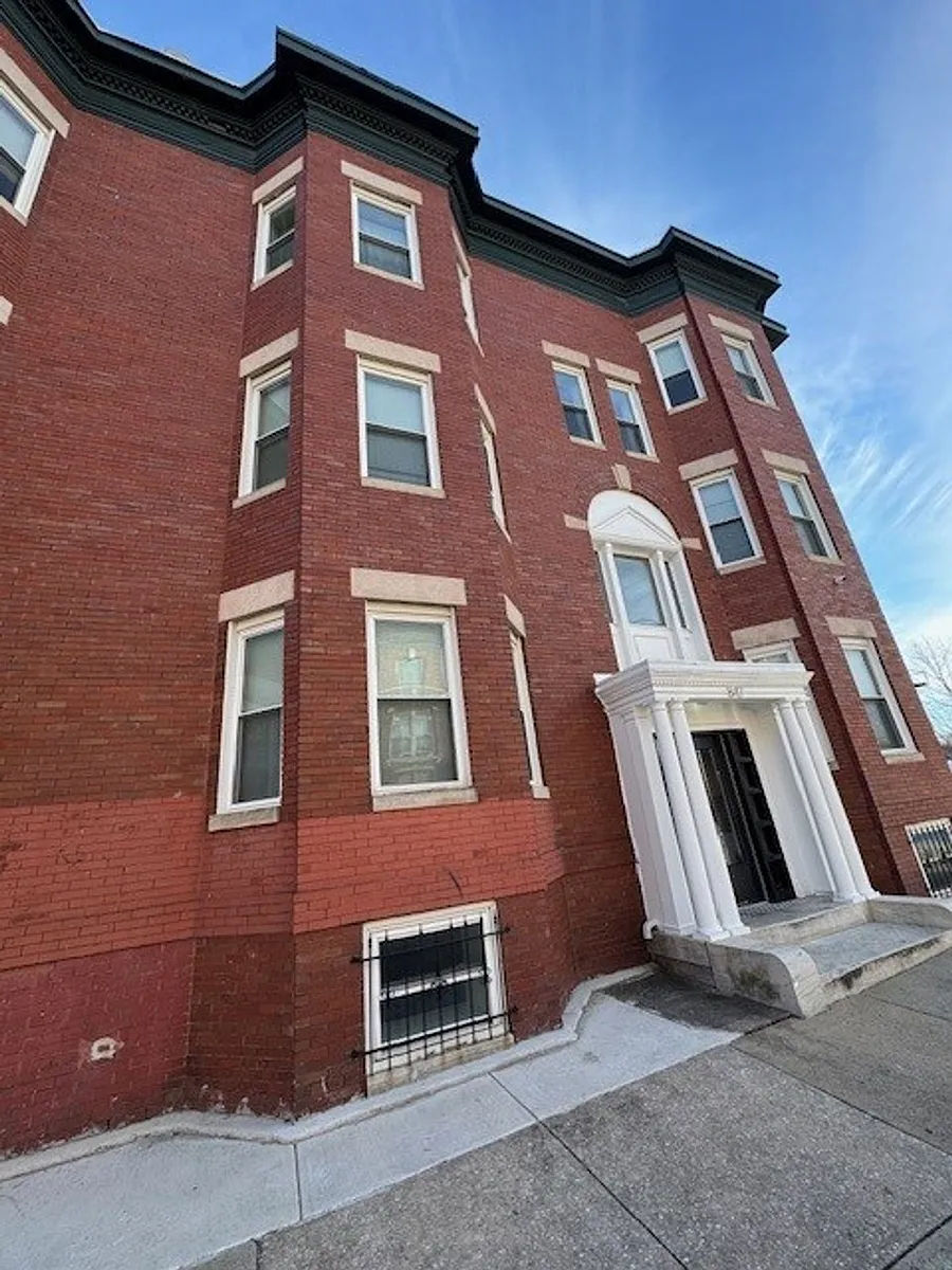 Building Photo - 841 & 847 Whitelock St