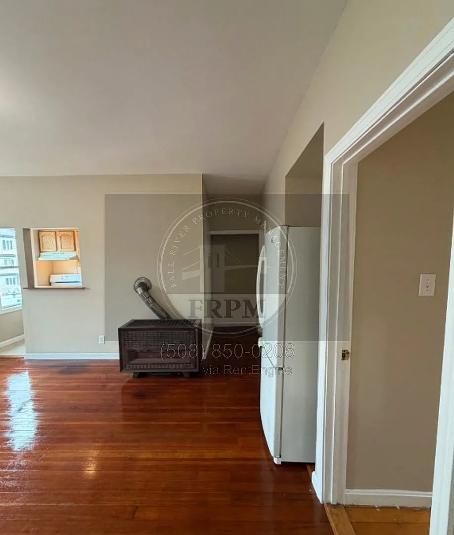3 bed, 1.0 bath, $1,450 — Photo 4