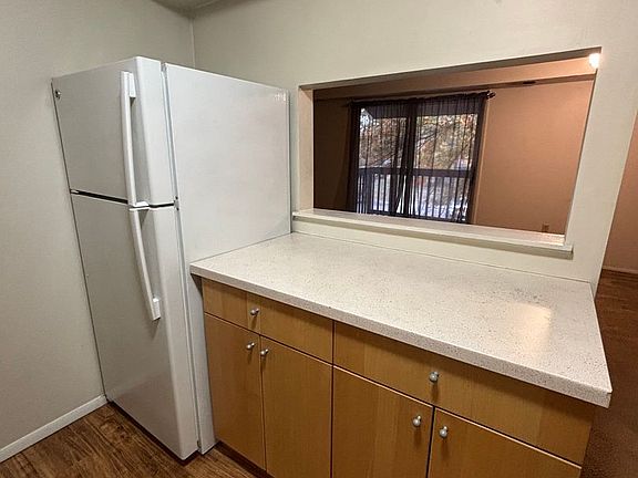 3rd image of 3005 Garden Apartment Dr Unit 33