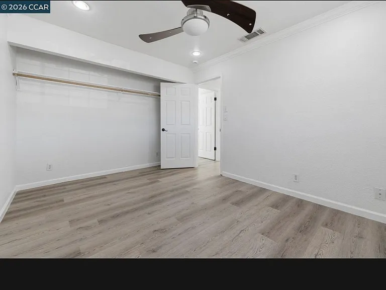 Elsinore Dr — Photo 1
