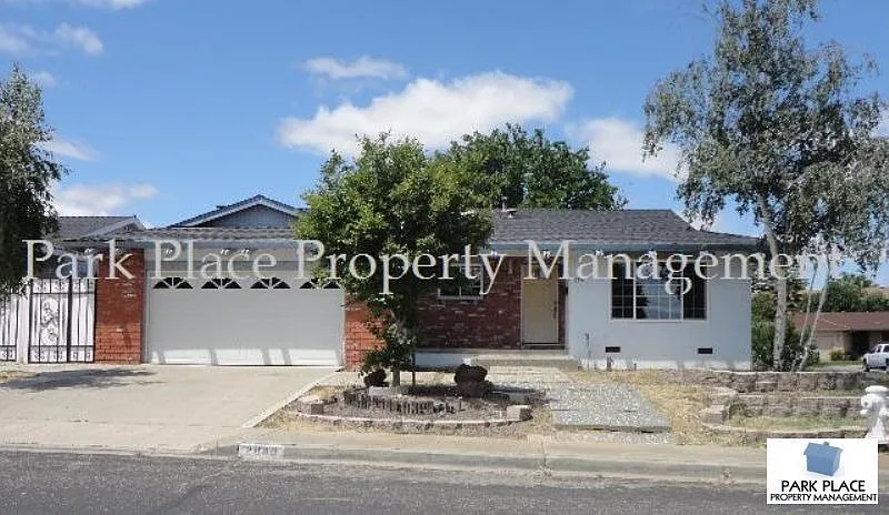 2840 Vista Way photo 1