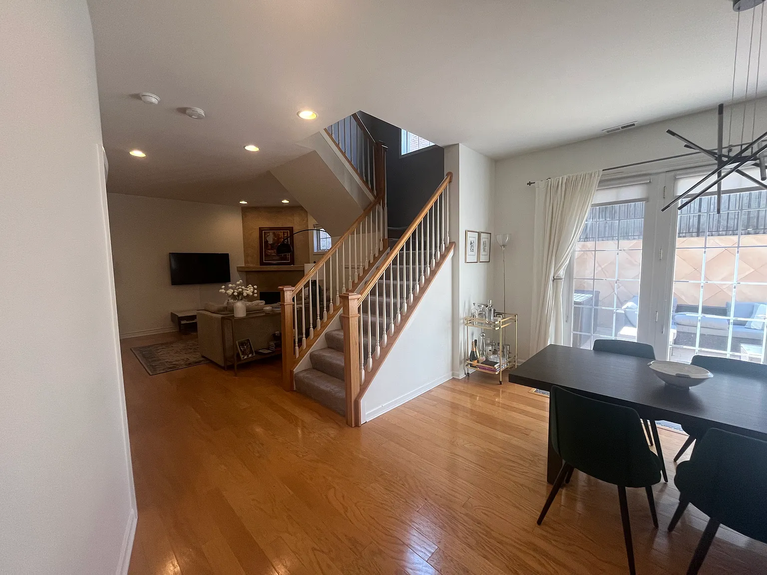 3 bed, 2.5 bath, 1850 sqft, $3,800 — Photo 3