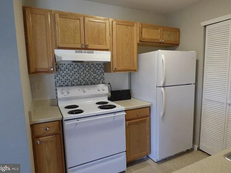 808 Britton Pl — Photo 6