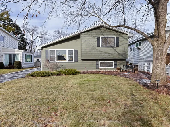 1607 E Elm St, Wheaton, IL 60189
