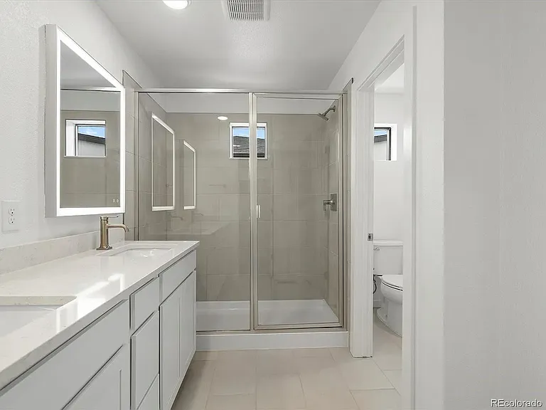 2046 S Holly St #1 — Photo 32