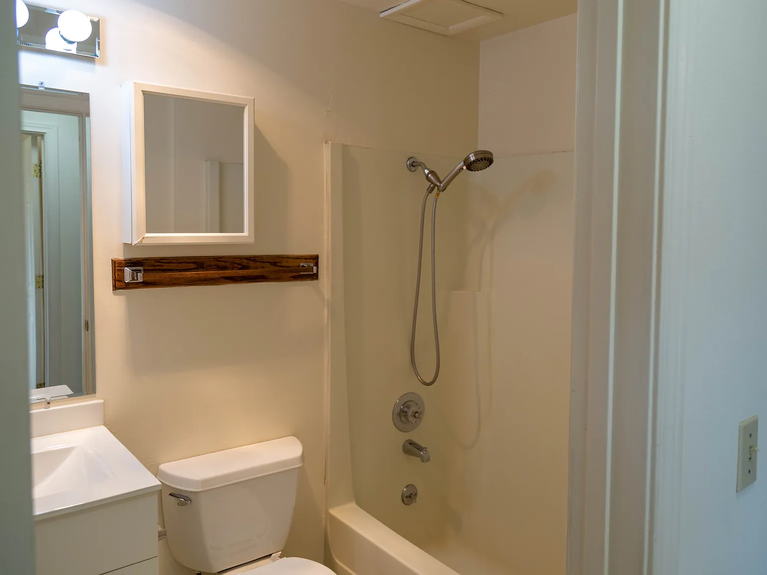 2 bed, 750 sqft, $1,999 — Photo 4