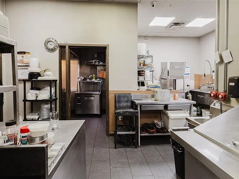1107 Lambton Mall Rd — Photo 10