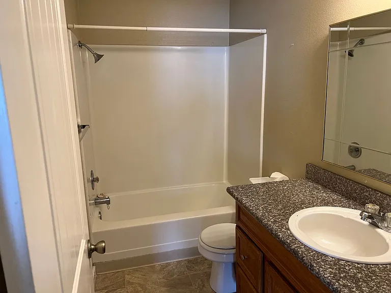410 SW Fall St — Photo 25