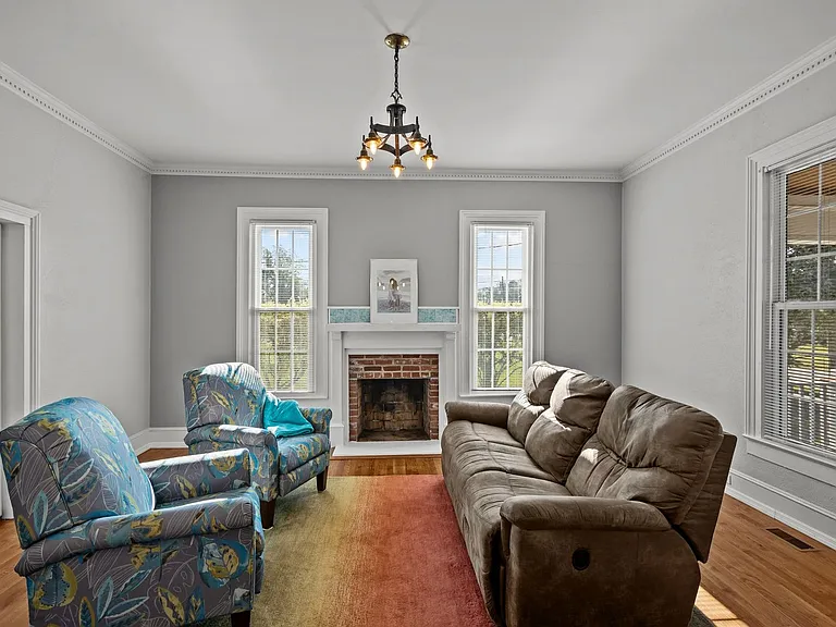 110 N Church St — Photo 26