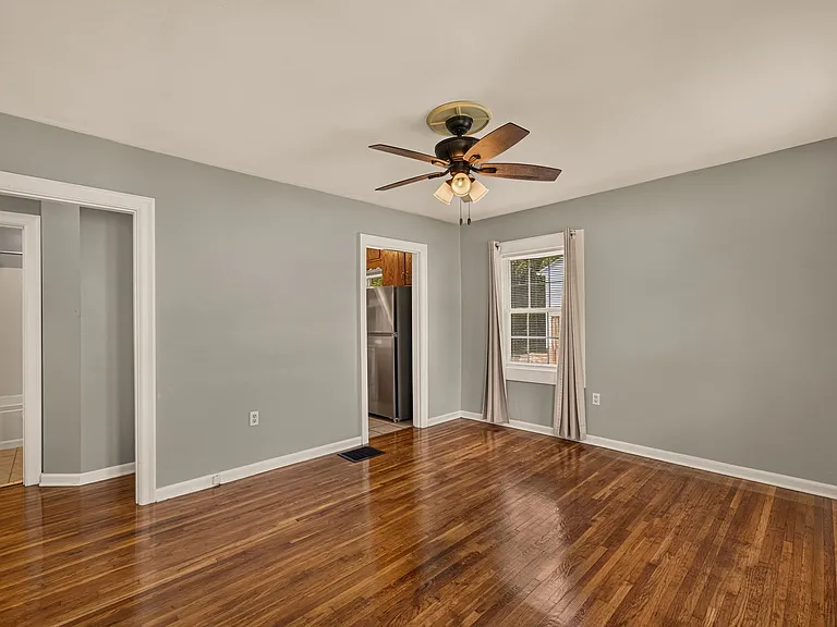 1404 E Elm St — Photo 4