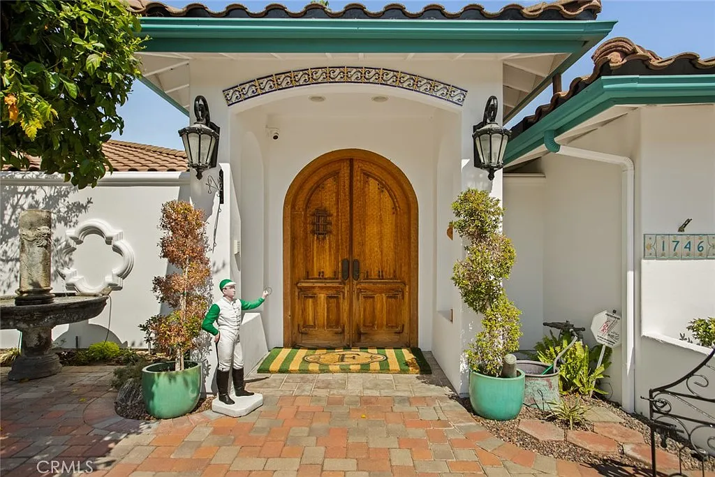 3 bed, 5.0 bath, 3465 sqft, $6,000 — Photo 1