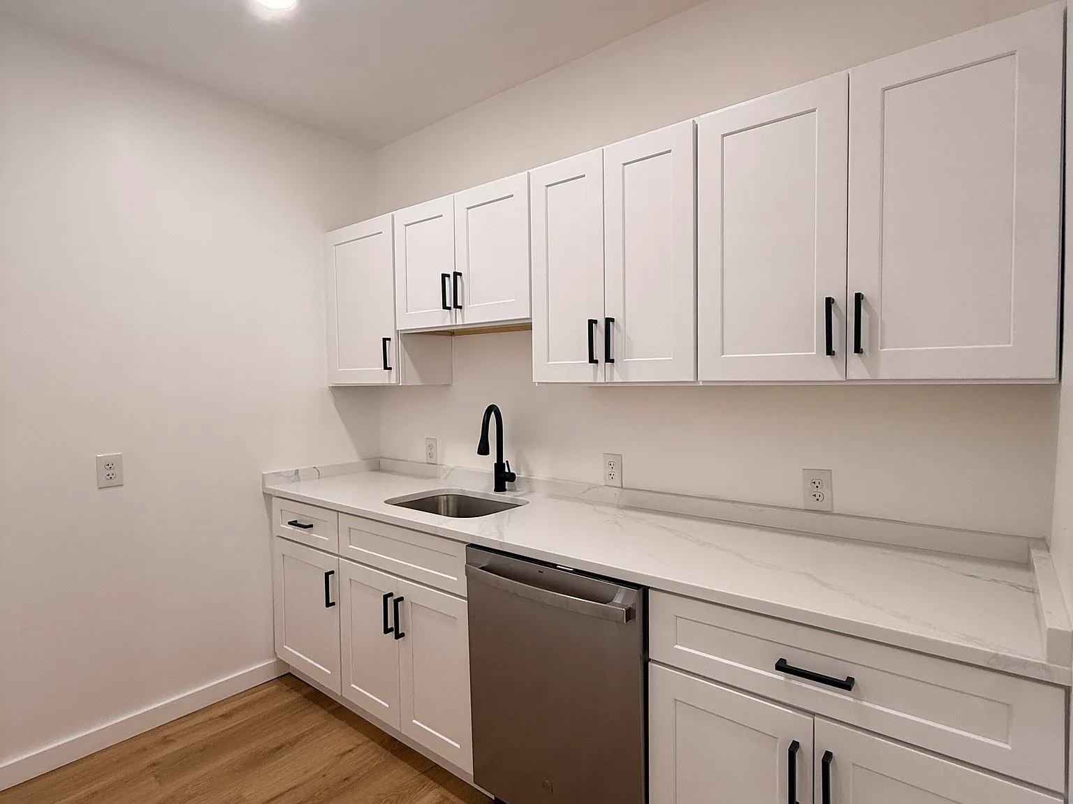 2 bed, 900 sqft, $2,400 — Photo 3