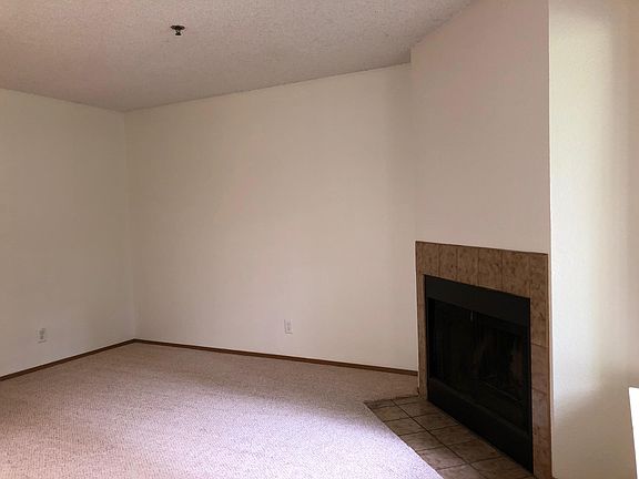 3rd image of 218 NE Dogwood St APT A204