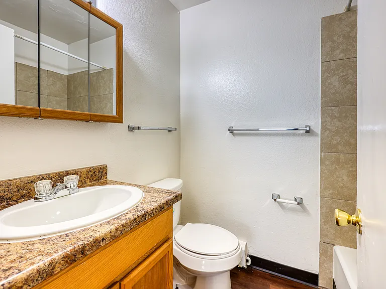 Fairway Valley Apartments — Photo 7