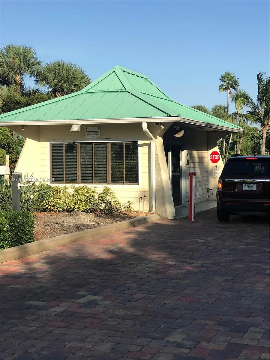 Building Photo - 2400 S Ocean Dr #1322
