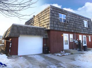 2006 8th St NW, Minot, ND 58703