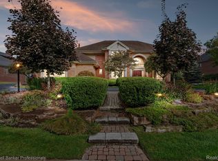 2540 Golf Crest Dr, Rochester Hills, MI 48309