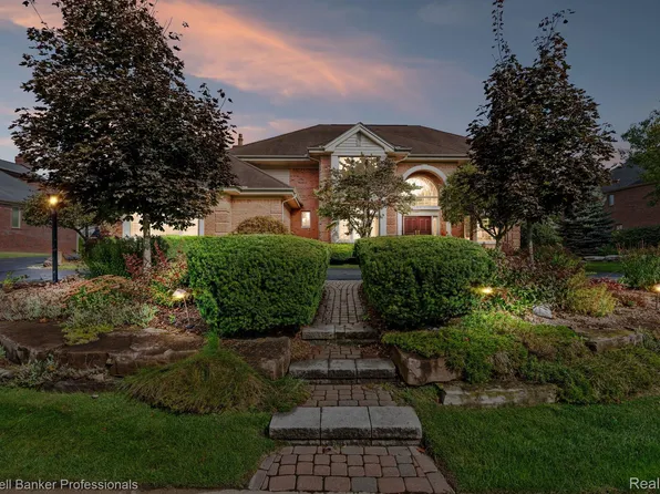 2540 Golf Crest Dr, Rochester Hills, MI 48309
