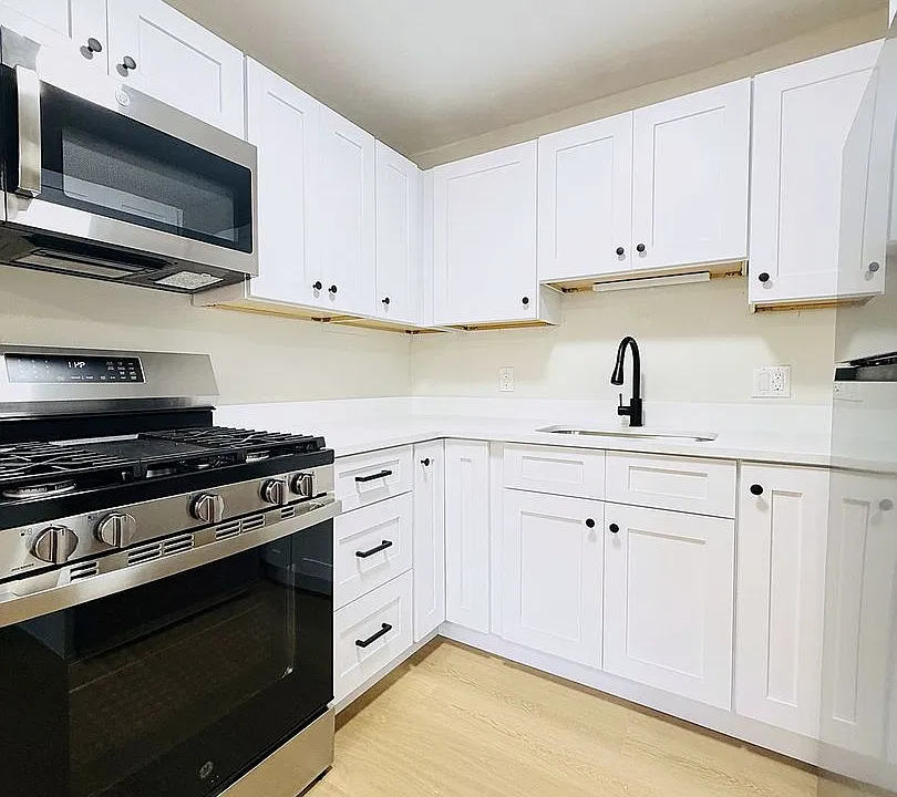 Vine & Main | Newly Renovated 1 & 2 Bedrooms