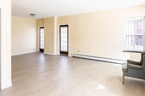 150 Russ St Photo 1