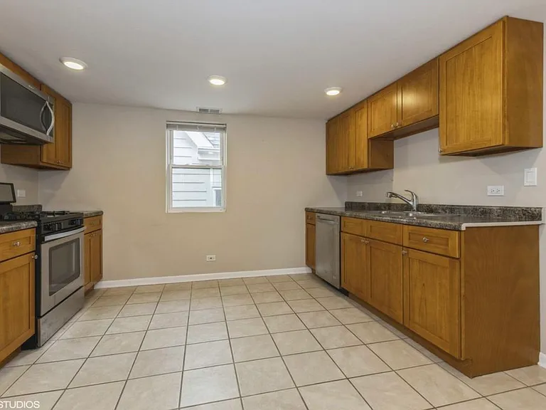 1840 W Huron St #2 — Photo 8