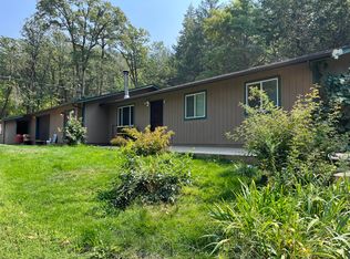 835 Greenview Dr, Cave Junction, OR
