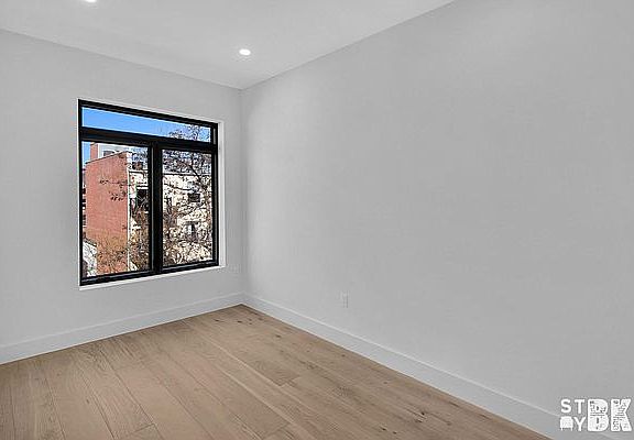 5th image of 699 Lafayette Ave #4